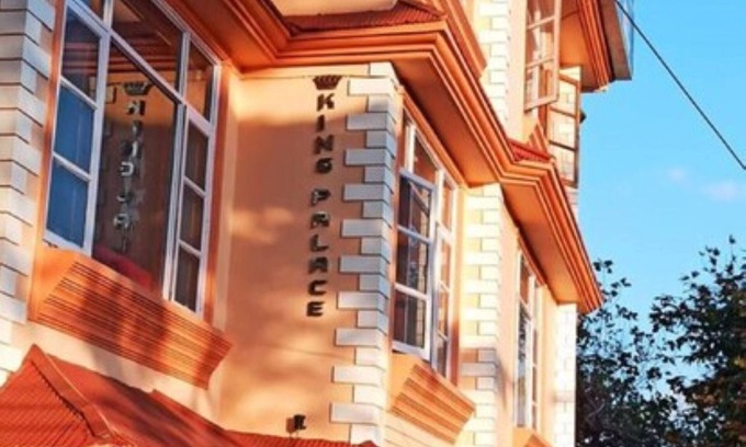 Knollswood Hotel | Goroomgo Hotel King Palace Shimla