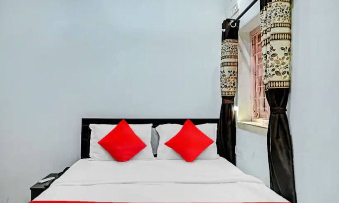 Jadavpur Hotel | Goroomgo Laxmi Guest House Jadavpur Kolkata