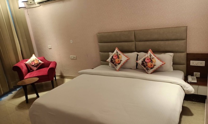 Ludhiana Hotel | Goroomgo Sunder Kakkar Ludhiyana