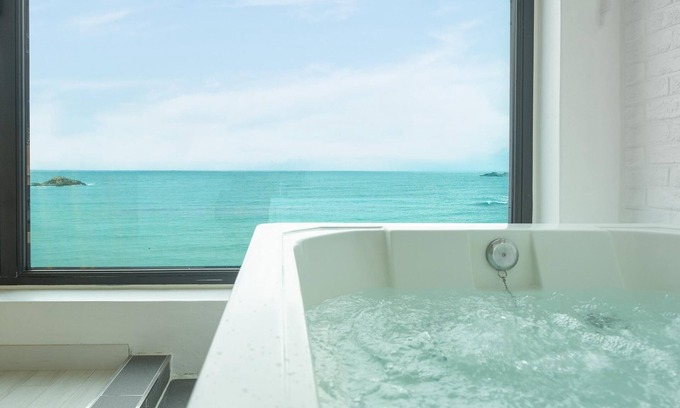 Sokcho Casa | Goseong Littlesquare Oceanview Pension