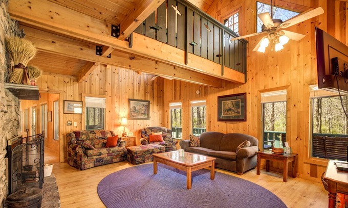 Clarkesville Cabina | Goshen Creek Lodge - Cabin for the Whole Family