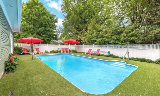 Douglas Casa | Goshorn House & Studio - Large pool - Within walking distance to downtown Douglas
