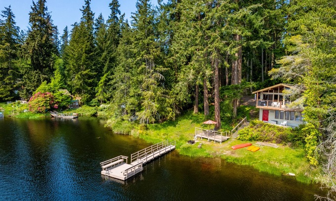 Langley Cabina | Goss Lake Getaway by AvantStay | Lakefront Escape