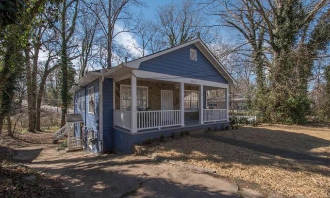 East Point Apartamento | Got My Peaches Out Georgia Manor Near Downtown by Lokal Stays