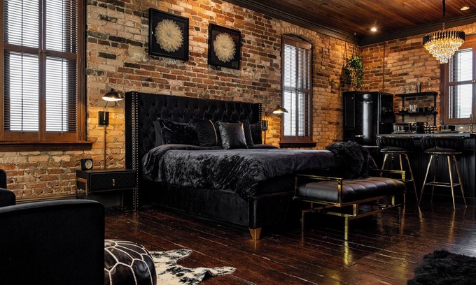 Old East Hill Apartamento | Gotham by Knight at The East Wright Inn. Historic Luxury Apartment Downtown