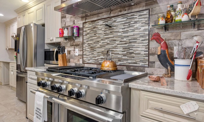 Fair Oaks Ranch Casa | Gourmet Getaway: Cozy Home with Chef's Kitchen