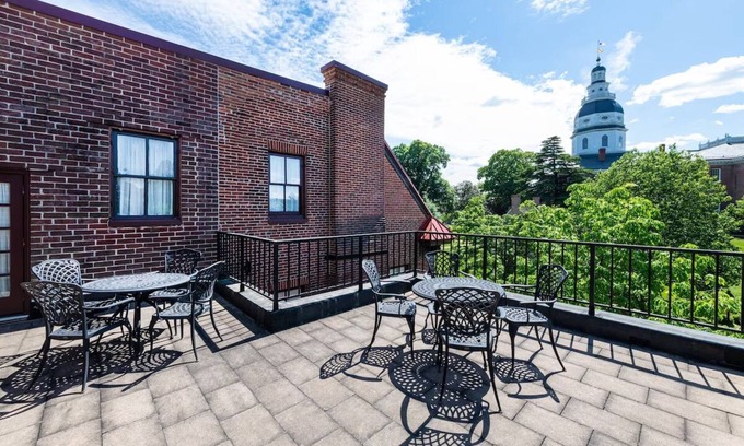 Historic District Hotel | Governor Calvert King Balcony at Historic Inns of Annapolis