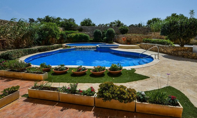 Qala Apartamento | Gozo Spacious Apartment with Large Communal Pool