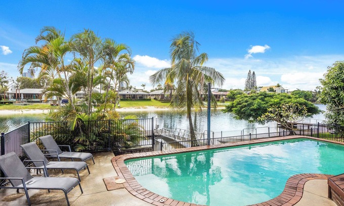 Mermaid Waters Casa | Grab the family for your next Vacay!