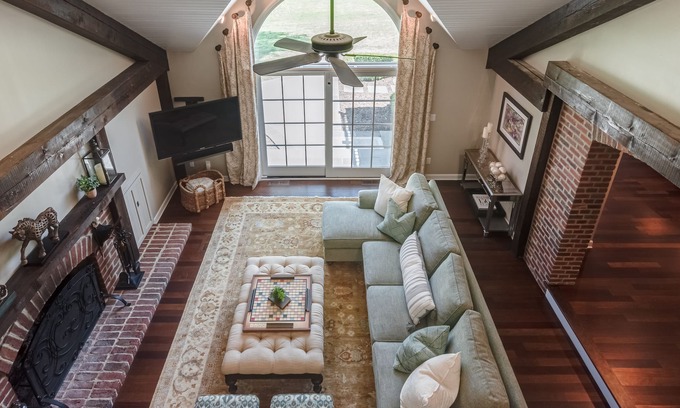 Mequon Casa | Grace Manor - A Poshabodes Luxury Property