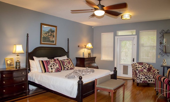 Oakland Apartamento | Grace Suite in Central Florida's Historic Gem & wedding venue- The Oakland Manor House