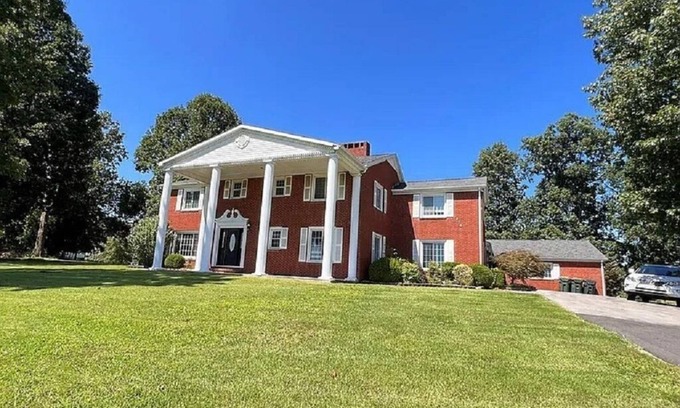 Madisonville Casa | Graceland 5 Star