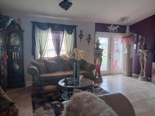 Pelican Casa | Graceland