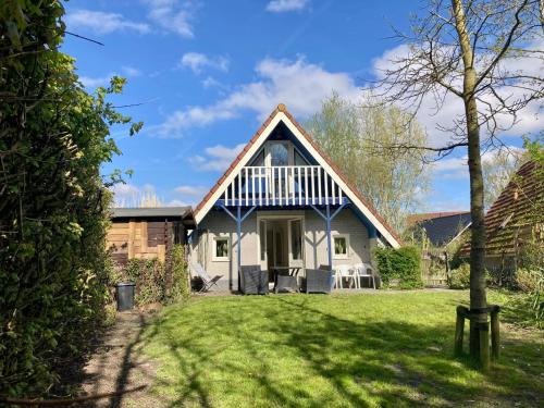 Anjum Casa | Grachthaus 6pers House with a private terrace and garden by the Lauwersmeer