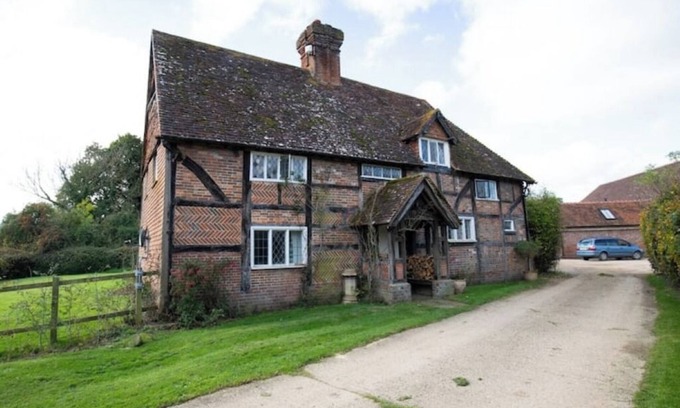 Haslemere Otro | Grade 2 Listed Rural Farm House