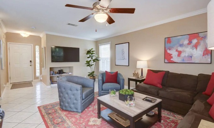 West San Antonio Casa | Graduations Lackland BMT Contractor Riverwalk Golf SeaWorld vacation