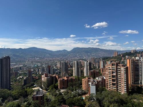 El Tesoro Apartamento | Gran loft cerca al tesoro y al lleras 121