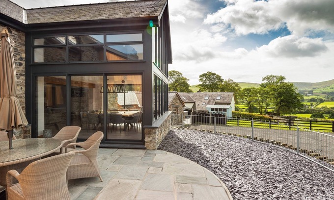 Cwmtirmynach Casa | GRANAR, luxury holiday cottage, with hot tub in Llangwm