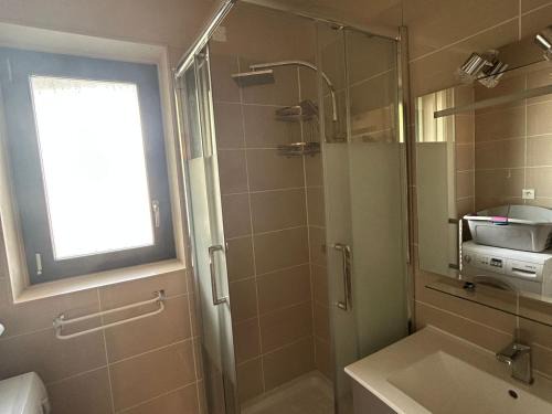 Besse-et-Saint-Anastaise Apartamento | Grand 3 pièces avec vue sur pistes et lac à Besse - FR-1-814-129