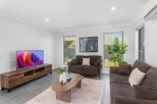 Heathwood Casa | Grand and Serene Family Stay with Alfresco Living