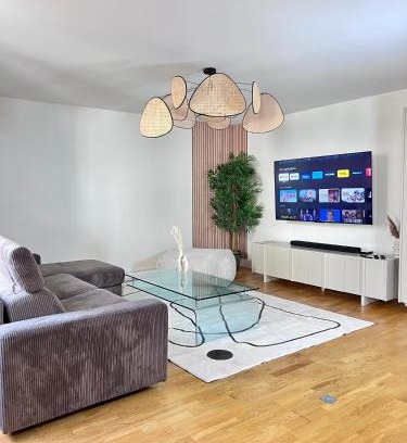 Concarneau Apartamento | Grand Appartement ultra moderne Plein Centre, plage à pieds, avec parking