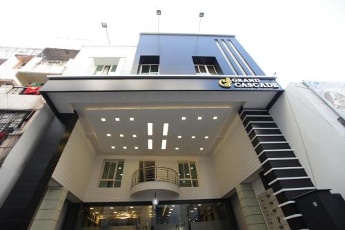 Periamet Hotel | Grand Cascade Chennai