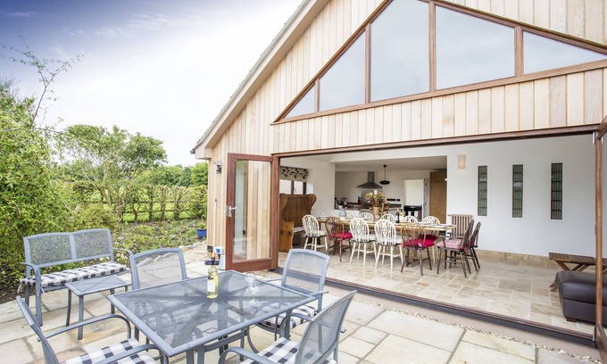 Muchelney Casa | Grand Designs House con bañera de hidromasaje y piscina