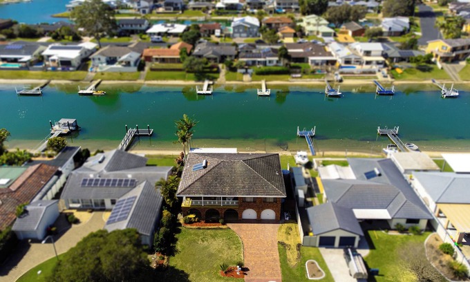 Port Macquarie Casa | Grand. Entertainer. Waterfront!
