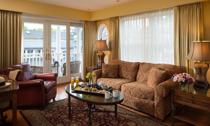 Camden Hotel | Grand Harbor Inn