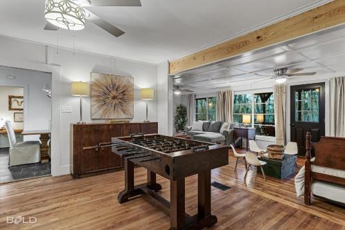 Uncertain Casa | Grand Harbor Waterfront- Caddo Lake Wcanoes