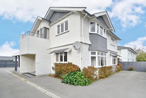 Christchurch City Centre Villa | Grand Heritage 5 BRMs CBD villa with carparks