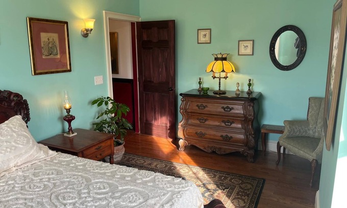 Seneca Falls Apartamento | Grand Historic Downtown Apartment