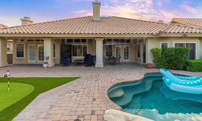 Foothills Casa | Casa de Phoenix con piscina privada y Putting Green!