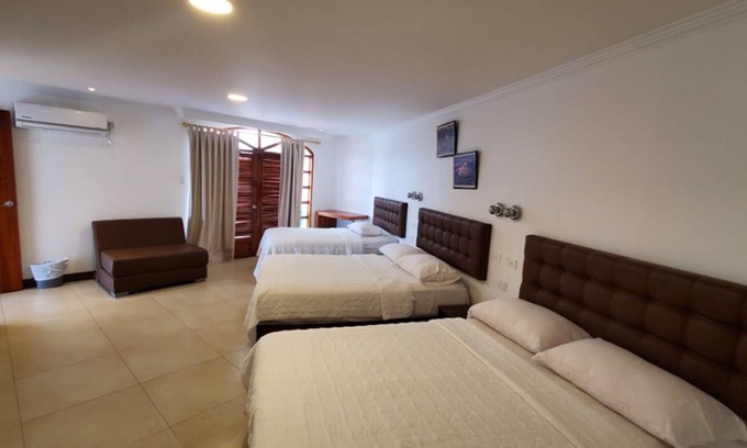 Bahía de la Academia Hotel | Grand Hotel Leon Marino Galapagos