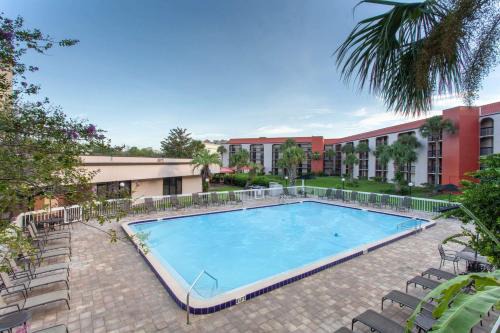 Florida Center Hotel | Grand Hotel Orlando at Universal Blvd - Shuttle to Theme Parks