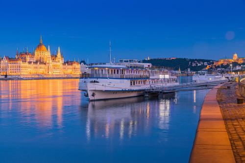 Felheviz Alquiler De Eote | Grand Jules - Boat Hotel