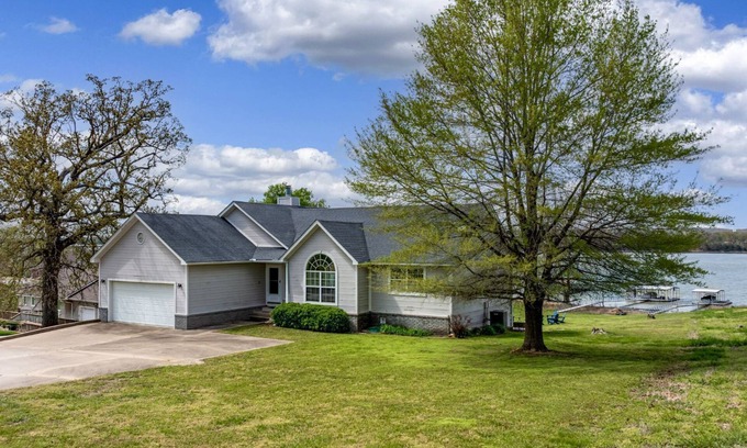 Grove Casa | Grand Lake Retreat, 4Bd/3Ba, Lake Front, Firepit