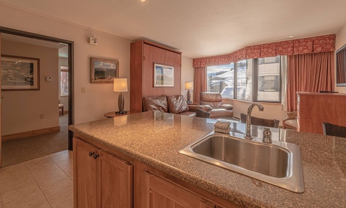 Crested Butte Condominio | Grand Lodge 1-bedroom Condo With Mountain Views 1 Condo - No Cleaning Fee! by Redawning