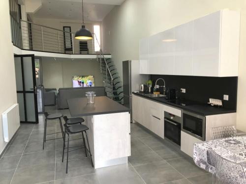 Beausoleil Apartamento | GRAND LOFT chic et moderne, déco industrielle