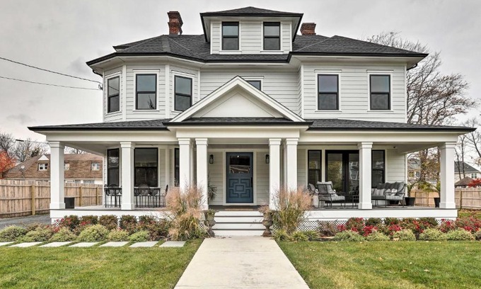 Long Branch Casa | Grand Long Branch Home 1 Block to Beach!