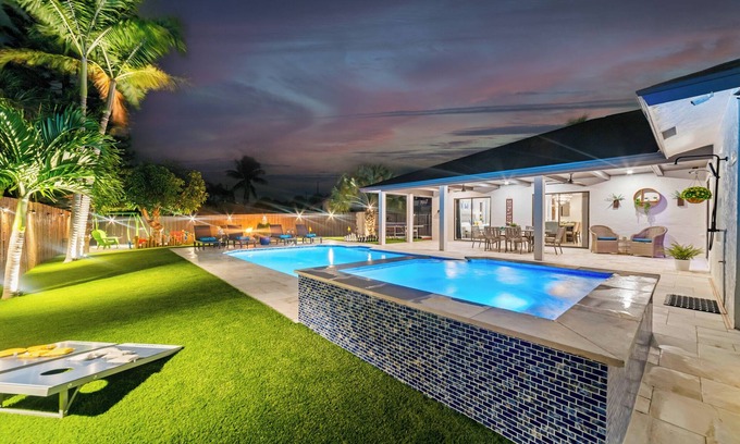 Lantana Casa | Grand Luxe Villa – Near Beach, Heated Pool, Game Room, Theater Nights