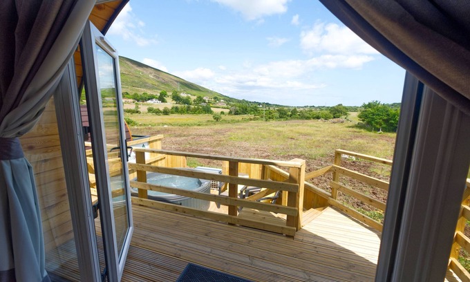Brora Cabina | Grand Luxury Glamping Pod on the North Coast 500 Route with Private Hot Tub