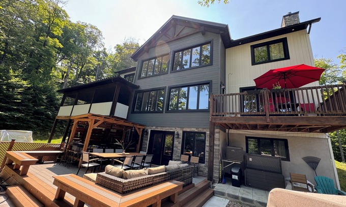 Mont-Tremblant Villa | Grand Luxury villa in Mont-Tremblant /7 min to SKI resort/Game/Sauna/ SPA/BBQ