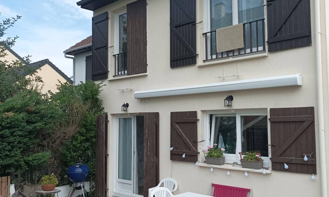 Boissy-Saint-Leger Casa | Grand Maison Neuve à la Campagne à 30 Minutes Seulement de Paris