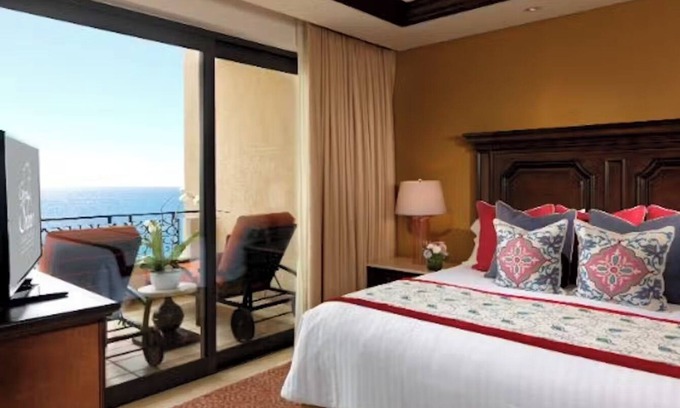 Marina Condominio | Grand Master Suite! Elegant 1248 square foot suite.