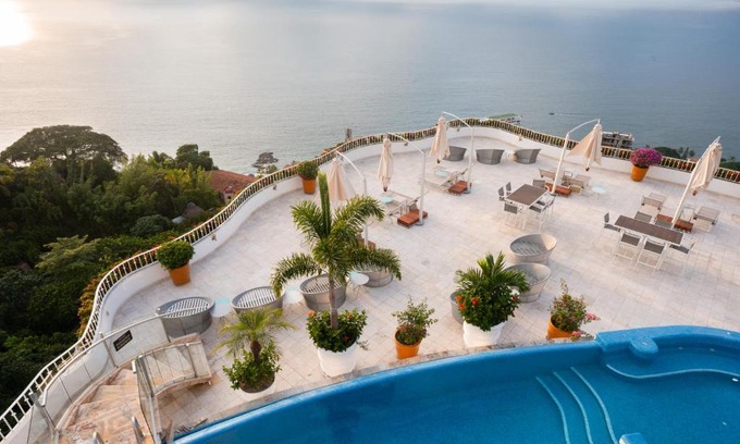 Conchas Chinas Complejo | Grand Miramar All Luxury Suites & Residences