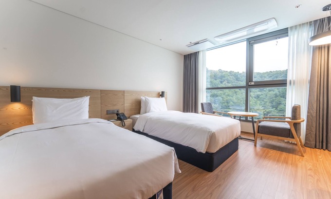 Daeyeon-dong Hotel | Grand Moment