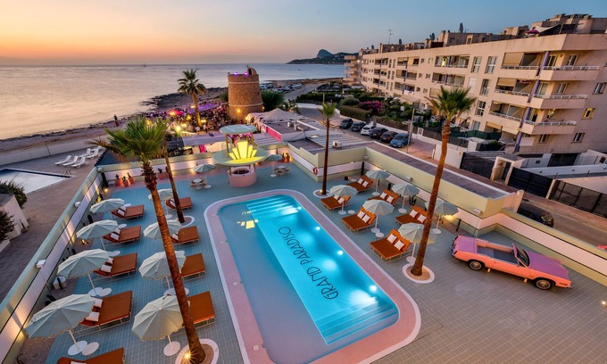 Bahía de San Antonio Hotel | Grand Paradiso Ibiza - Adults Only