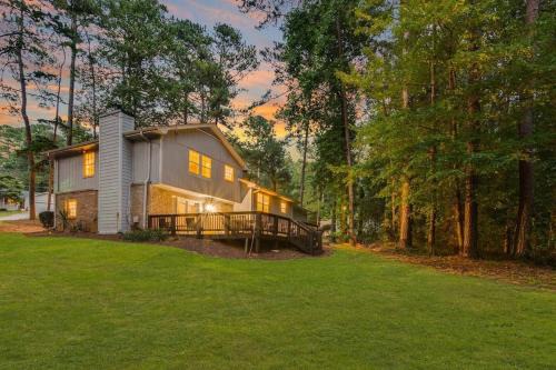 Lithonia Casa | Grand Retreat Sleeps 12 Spacious Deck and WiFi