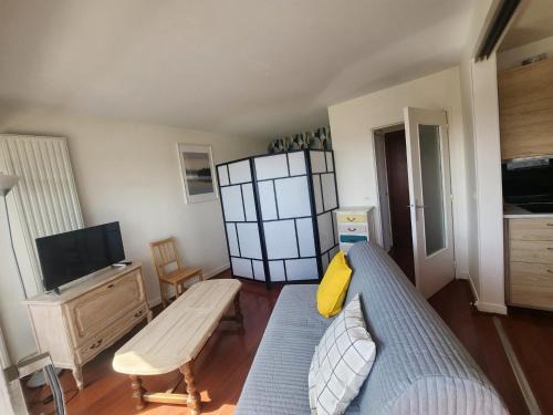 Courseulles-sur-Mer Apartamento | Grand studio lumineux avec parking privé à Courseulles-sur-Mer - FR-1-746-29